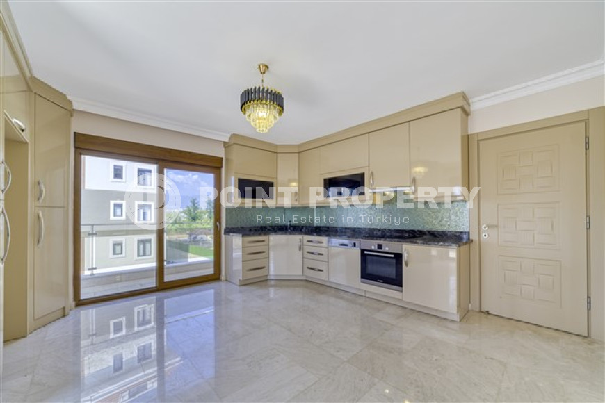 Просторная квартира с тремя спальнями, 230м², в комплексе с бассейном у моря в Кестеле, Алания-id-2224-фото-6