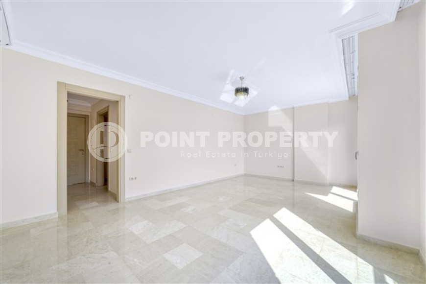 Просторная квартира с тремя спальнями, 230м², в комплексе с бассейном у моря в Кестеле, Алания-id-2224-фото-15