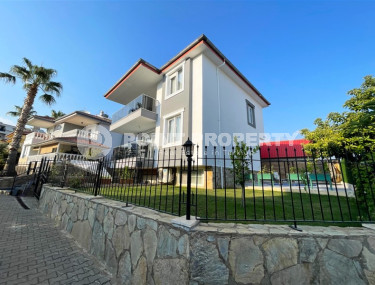 Частная меблированная вилла с тремя спальнями, с собственным бассейном в районе Алании Оба.-id-1184-фото-2