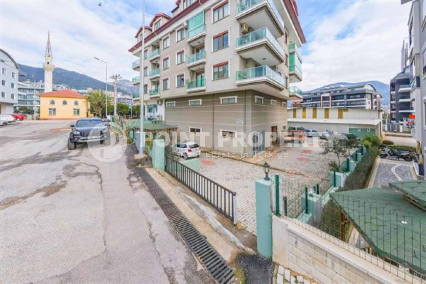 Spacious four bedroom penthouse, 220m², with separate kitchen, overlooking the mountains in Oba, Alanya-id-2228-photo-7