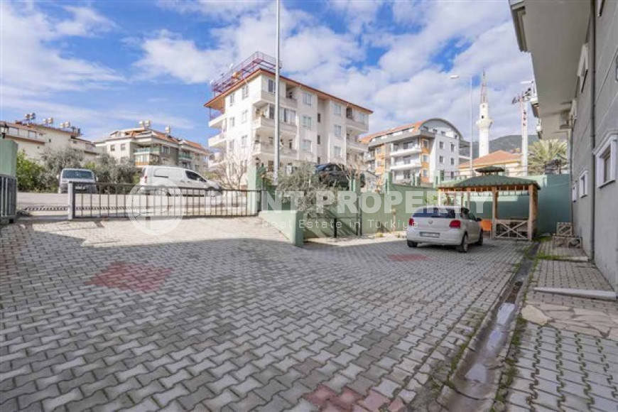 Spacious four bedroom penthouse, 220m², with separate kitchen, overlooking the mountains in Oba, Alanya-id-2228-photo-8