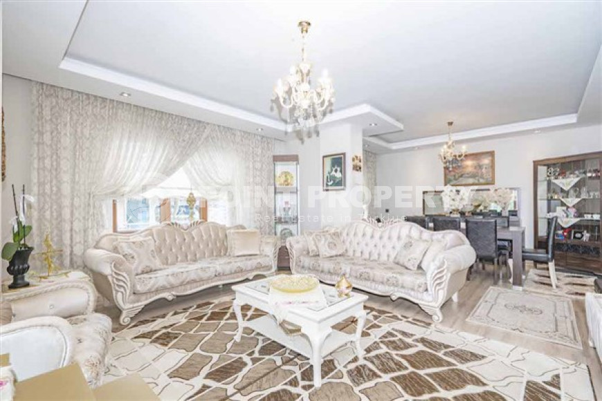 Spacious four bedroom penthouse, 220m², with separate kitchen, overlooking the mountains in Oba, Alanya-id-2228-photo-14