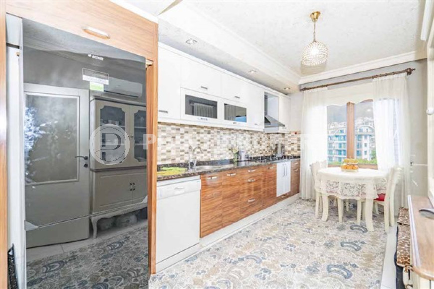 Spacious four bedroom penthouse, 220m², with separate kitchen, overlooking the mountains in Oba, Alanya-id-2228-photo-15