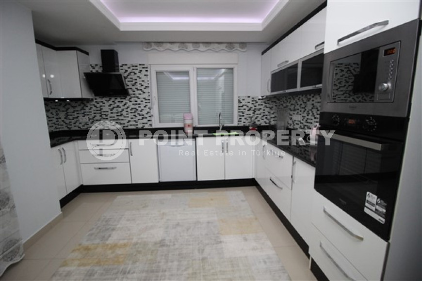 Large duplex 4+1, 280m², with separate kitchen, overlooking the mountains and Alanya Castle in Cikcilli-id-2234-photo-10