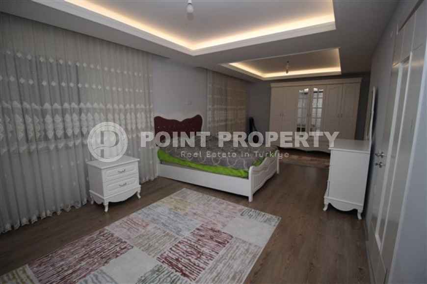 Large duplex 4+1, 280m², with separate kitchen, overlooking the mountains and Alanya Castle in Cikcilli-id-2234-photo-21