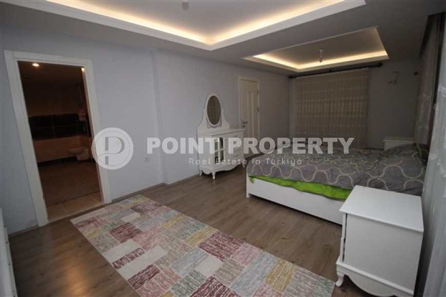 Large duplex 4+1, 280m², with separate kitchen, overlooking the mountains and Alanya Castle in Cikcilli-id-2234-photo-22