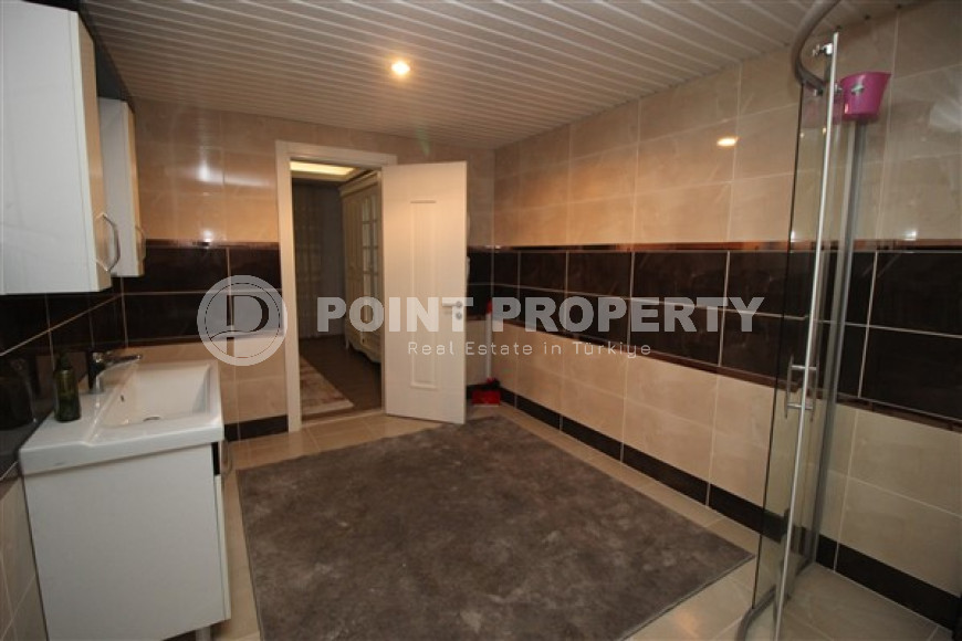 Large duplex 4+1, 280m², with separate kitchen, overlooking the mountains and Alanya Castle in Cikcilli-id-2234-photo-25