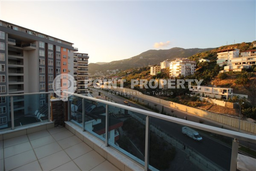 Large duplex 4+1, 280m², with separate kitchen, overlooking the mountains and Alanya Castle in Cikcilli-id-2234-photo-28