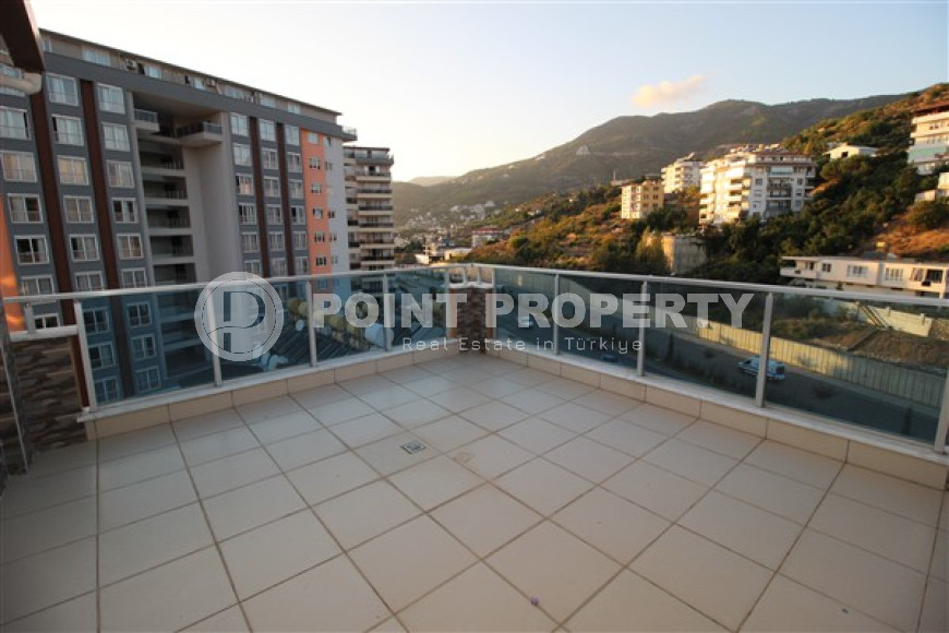 Large duplex 4+1, 280m², with separate kitchen, overlooking the mountains and Alanya Castle in Cikcilli-id-2234-photo-32
