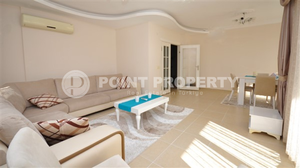 Spacious five-room duplex overlooking the Mediterranean Sea and the Taurus Mountains, large area of 220 m2, Cikcilli area.-id-2248-photo-2