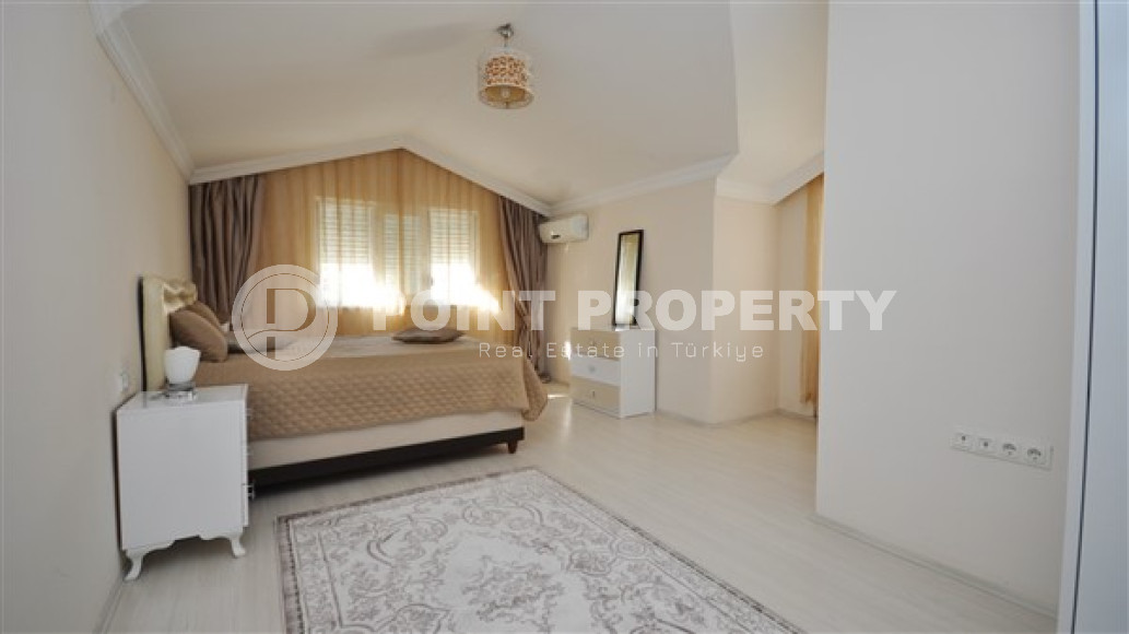 Spacious five-room duplex overlooking the Mediterranean Sea and the Taurus Mountains, large area of 220 m2, Cikcilli area.-id-2248-photo-16