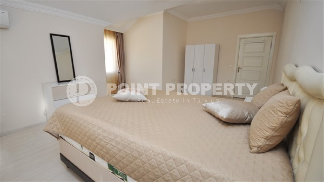 Spacious five-room duplex overlooking the Mediterranean Sea and the Taurus Mountains, large area of 220 m2, Cikcilli area.-id-2248-photo-19