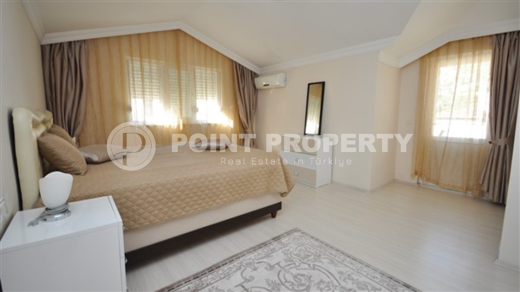 Spacious five-room duplex overlooking the Mediterranean Sea and the Taurus Mountains, large area of 220 m2, Cikcilli area.-id-2248-photo-18