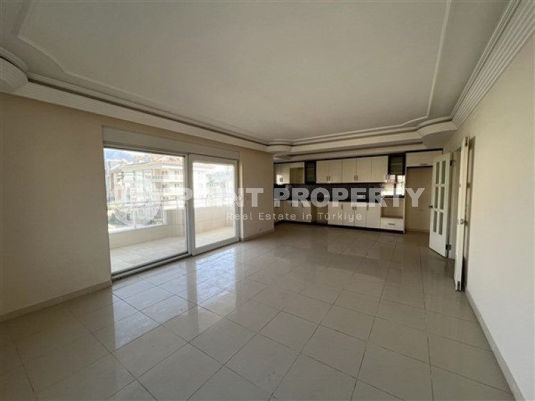 Spacious one-bedroom apartment in a residential complex in Lower Oba district, Alanya-id-2293-photo-2