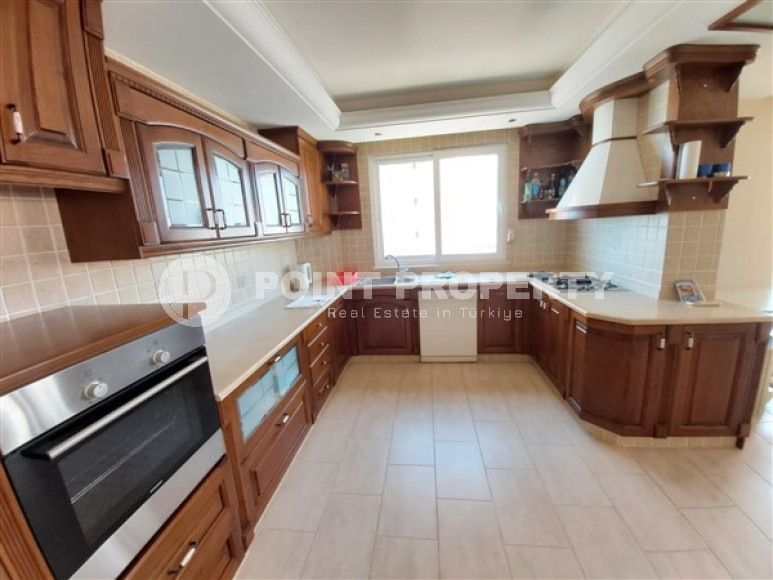 Просторные, меблированные апартаменты 2+1, площадью     140 м² в элитном комплексе в 50 м от моря, район Махмутлар-id-2306-фото-4