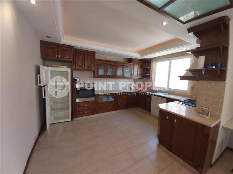 Просторные, меблированные апартаменты 2+1, площадью     140 м² в элитном комплексе в 50 м от моря, район Махмутлар-id-2306-фото-5