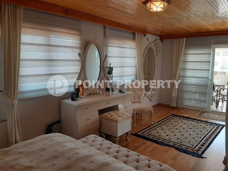 Элегантный пентхаус 4+1, 250м², в доме городского типа в центре Алании, в 550м от моря.-id-2310-фото-15