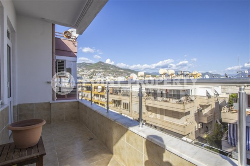 Трехкомнатная квартира, 110м², с отдельной кухней, близко к морю в центре Алании по отличной цене-id-2313-фото-13