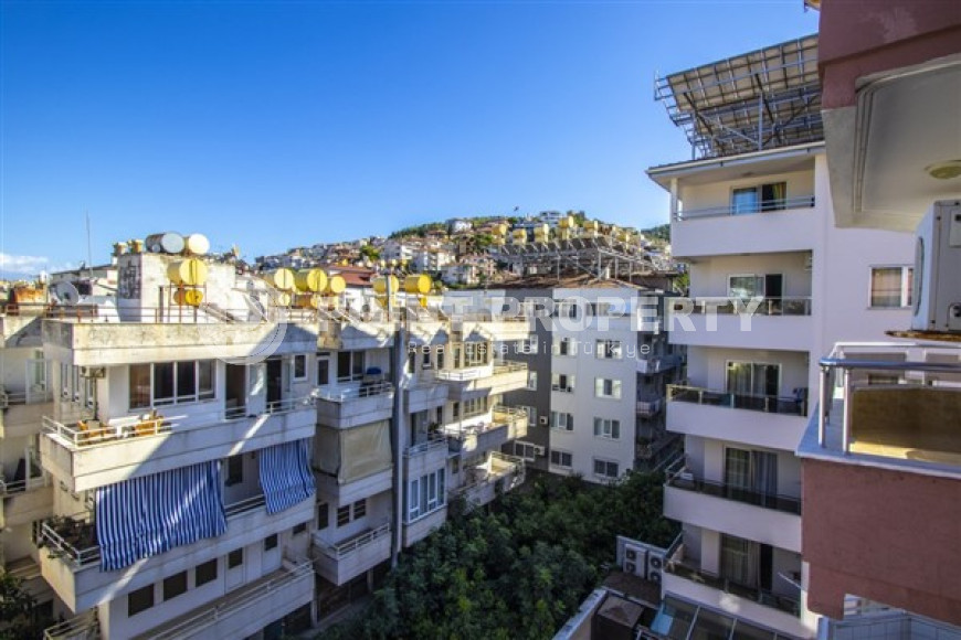 Трехкомнатная квартира, 110м², с отдельной кухней, близко к морю в центре Алании по отличной цене-id-2313-фото-16