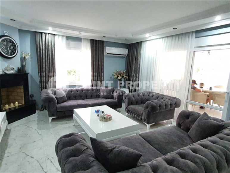Luxury property: penthouse 4+1, 260 m², with designer interior, in the Lower Oba area, Alanya-id-2323-photo-2
