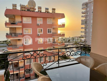 Three bedroom apartment with sea view, 160 m², 50 m from the sea in Mahmutlar, Alanya-id-2326-photo-1