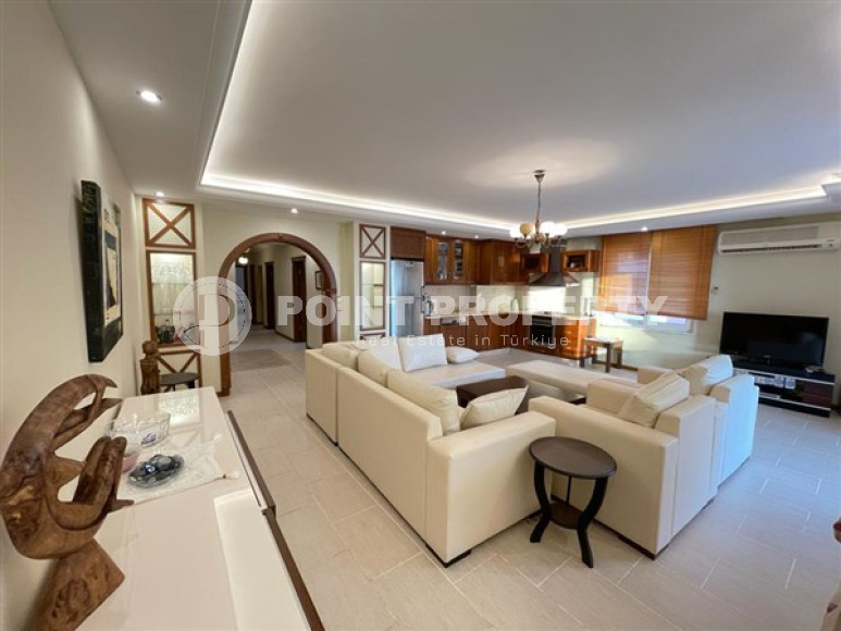 Апартаменты с тремя спальня c видом на море, 160 м², в 50 м от моря в Махмутларе, Аланья-id-2326-фото-2