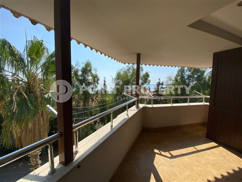 Трехэтажная вилла с четырьмя спальнями, 220м², в 200м от моря, в районе Алании Тюрклере.-id-2349-фото-2