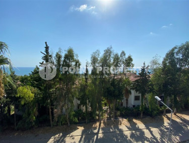 Трехэтажная вилла с четырьмя спальнями, 220м², в 200м от моря, в районе Алании Тюрклере.-id-2349-фото-3