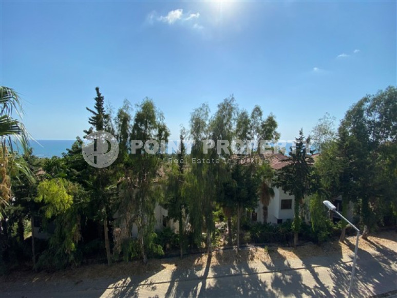 Трехэтажная вилла с четырьмя спальнями, 220м², в 200м от моря, в районе Алании Тюрклере.-id-2349-фото-3