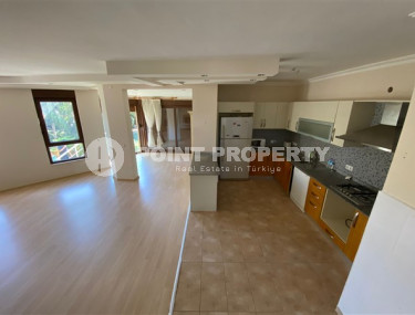 Трехэтажная вилла с четырьмя спальнями, 220м², в 200м от моря, в районе Алании Тюрклере.-id-2349-фото-4