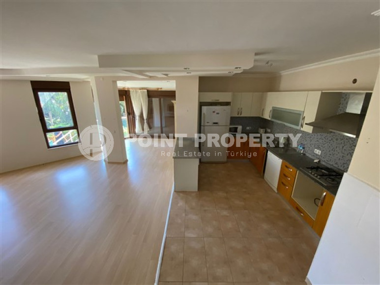 Трехэтажная вилла с четырьмя спальнями, 220м², в 200м от моря, в районе Алании Тюрклере.-id-2349-фото-4