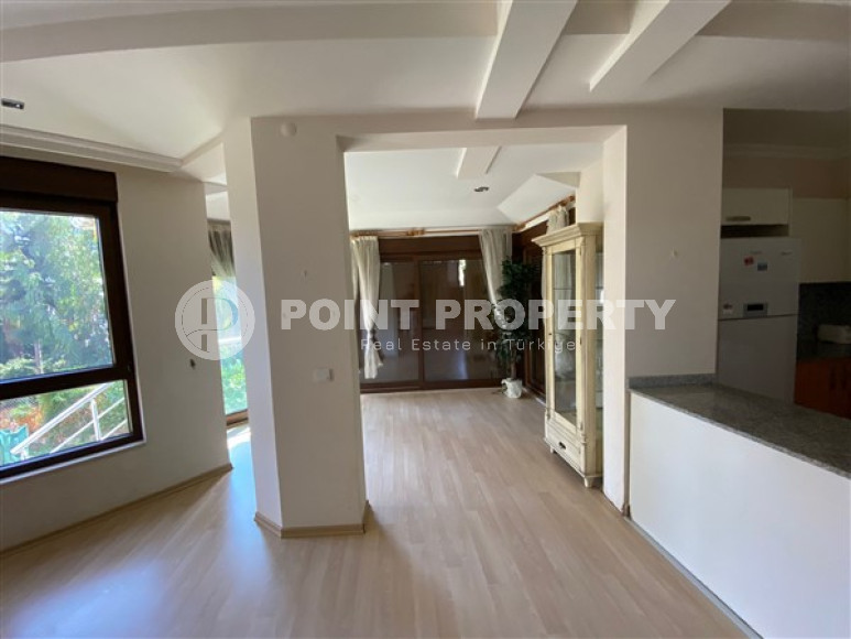 Трехэтажная вилла с четырьмя спальнями, 220м², в 200м от моря, в районе Алании Тюрклере.-id-2349-фото-6