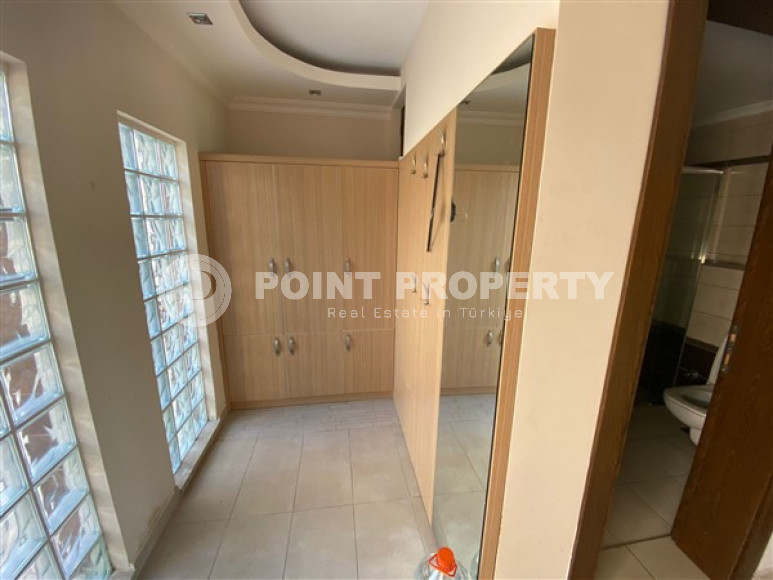 Трехэтажная вилла с четырьмя спальнями, 220м², в 200м от моря, в районе Алании Тюрклере.-id-2349-фото-13