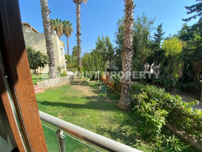 Трехэтажная вилла с четырьмя спальнями, 220м², в 200м от моря, в районе Алании Тюрклере.-id-2349-фото-15