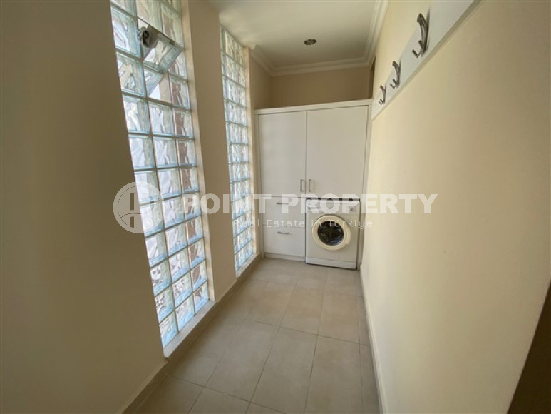 Трехэтажная вилла с четырьмя спальнями, 220м², в 200м от моря, в районе Алании Тюрклере.-id-2349-фото-18