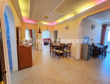 Resale property in the Oba area: furnished apartment 2+1, 125m², in a residence with a swimming pool.-id-2354-photo-2