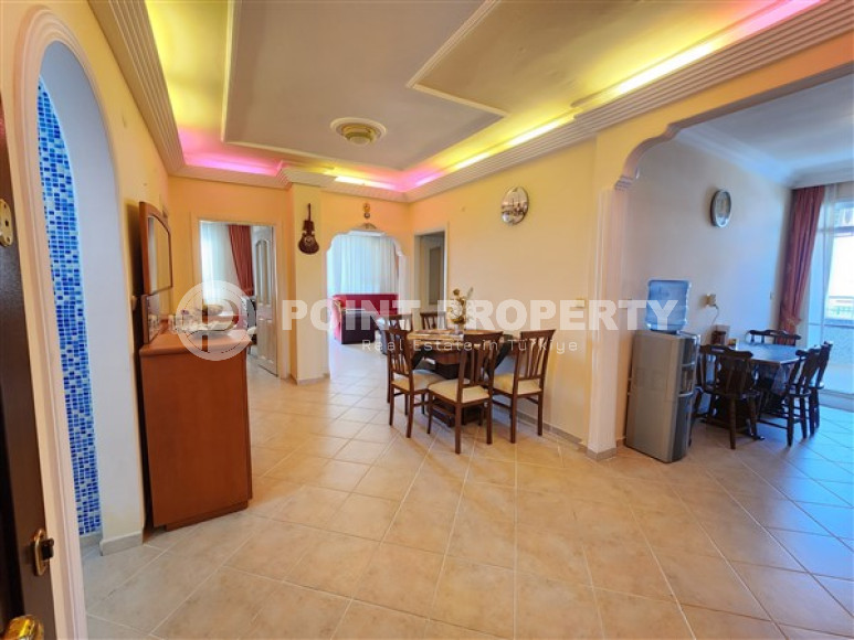Resale property in the Oba area: furnished apartment 2+1, 125m², in a residence with a swimming pool.-id-2354-photo-2
