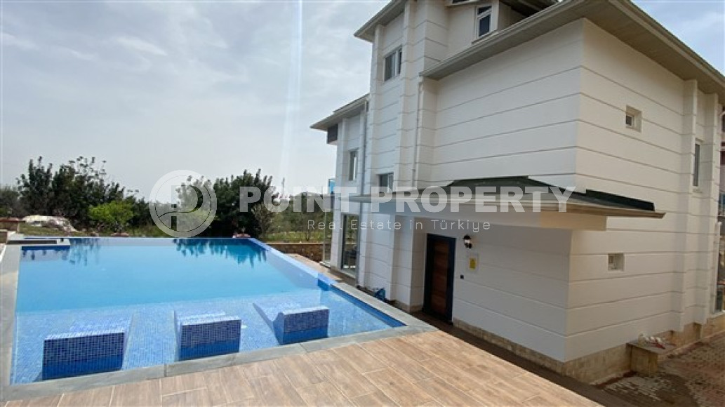 Элегантная, двухэтажная вилла 3+1 с бассейном, площадью 400 м2 в районе Бекташ, Алания-id-2357-фото-24