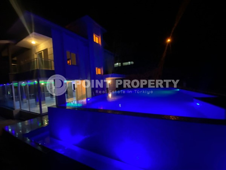 Элегантная, двухэтажная вилла 3+1 с бассейном, площадью 400 м2 в районе Бекташ, Алания-id-2357-фото-30