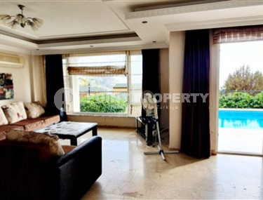 Комфортабельная, двухэтажная вилла 4+1 с личным бассейном, площадью 275 м2 с прилегающей территорией 400 м2, в районе Бекташ, Алания-id-2359-фото-2