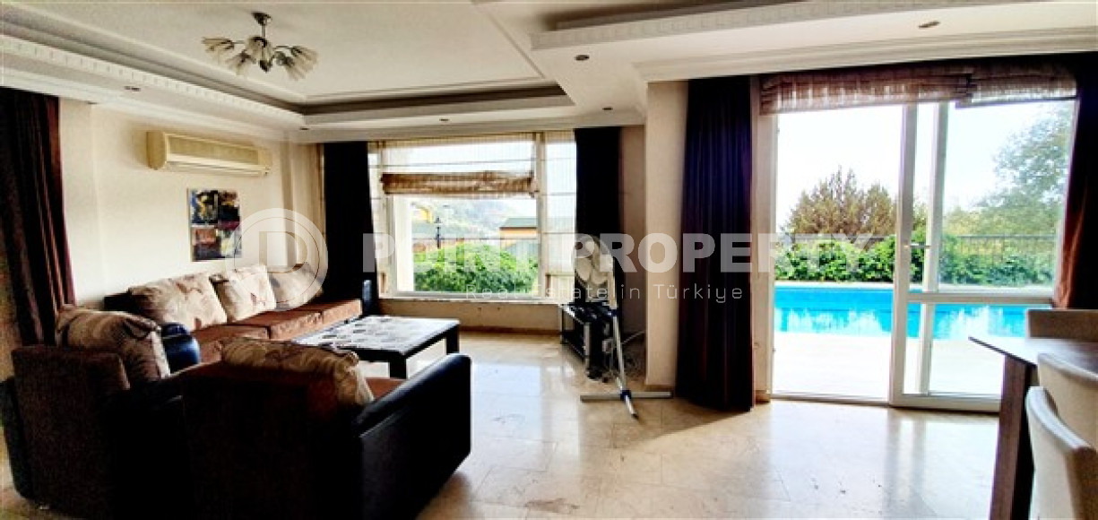 Комфортабельная, двухэтажная вилла 4+1 с личным бассейном, площадью 275 м2 с прилегающей территорией 400 м2, в районе Бекташ, Алания-id-2359-фото-2