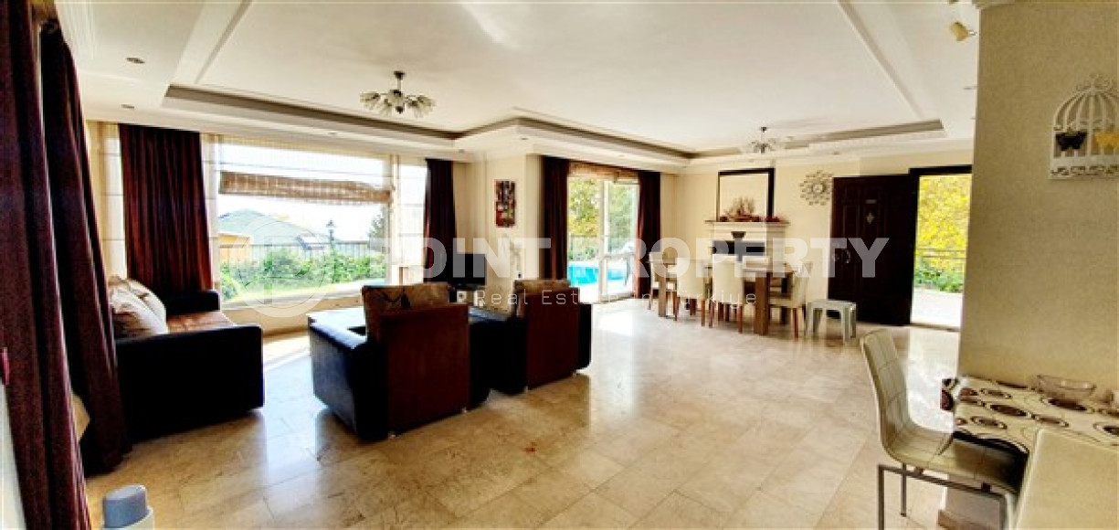 Комфортабельная, двухэтажная вилла 4+1 с личным бассейном, площадью 275 м2 с прилегающей территорией 400 м2, в районе Бекташ, Алания-id-2359-фото-3