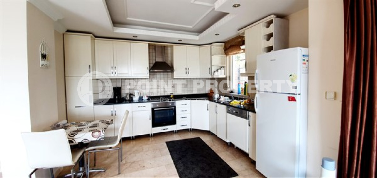 Комфортабельная, двухэтажная вилла 4+1 с личным бассейном, площадью 275 м2 с прилегающей территорией 400 м2, в районе Бекташ, Алания-id-2359-фото-5