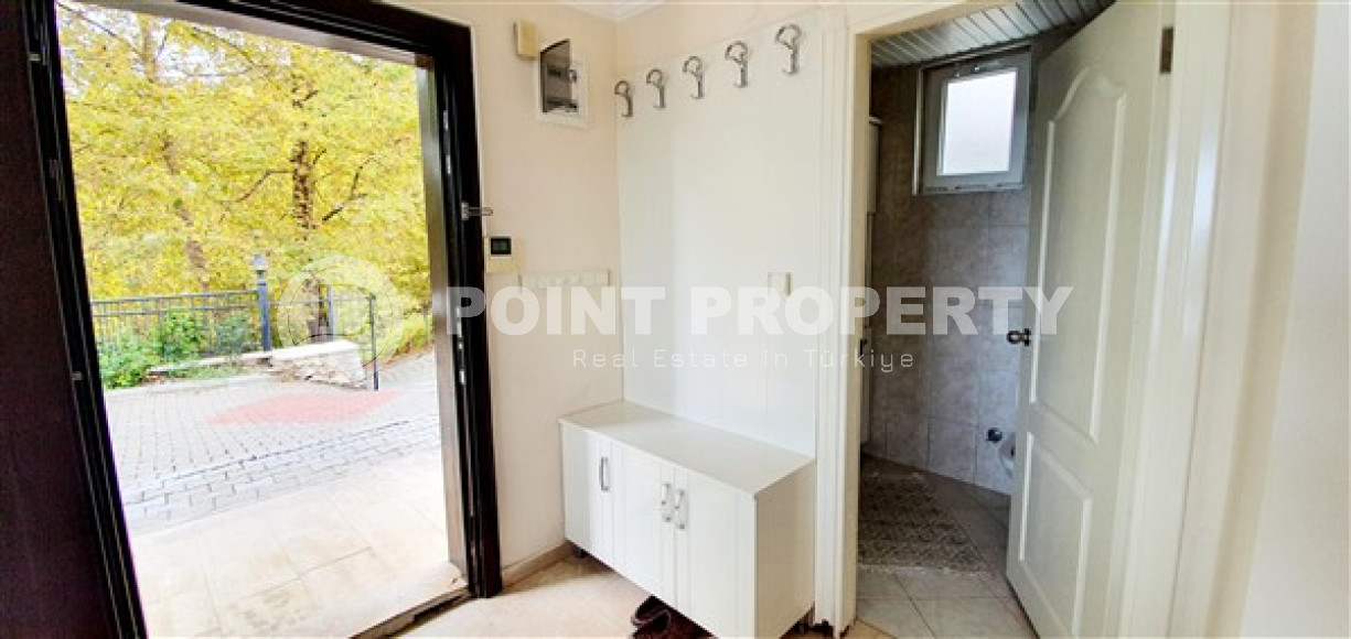 Комфортабельная, двухэтажная вилла 4+1 с личным бассейном, площадью 275 м2 с прилегающей территорией 400 м2, в районе Бекташ, Алания-id-2359-фото-7