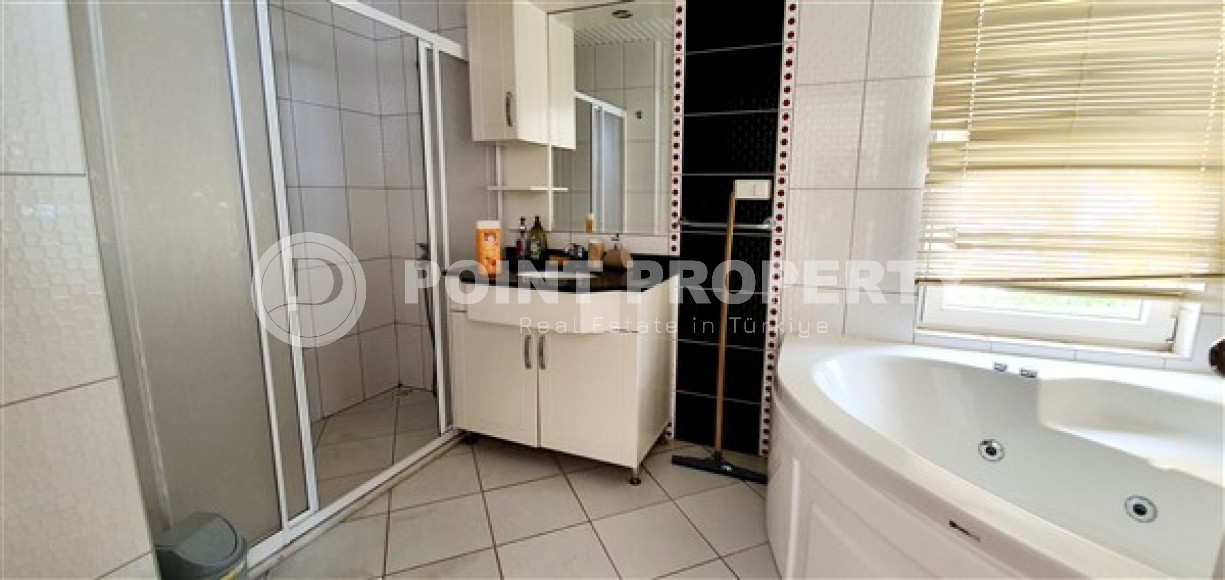 Комфортабельная, двухэтажная вилла 4+1 с личным бассейном, площадью 275 м2 с прилегающей территорией 400 м2, в районе Бекташ, Алания-id-2359-фото-9