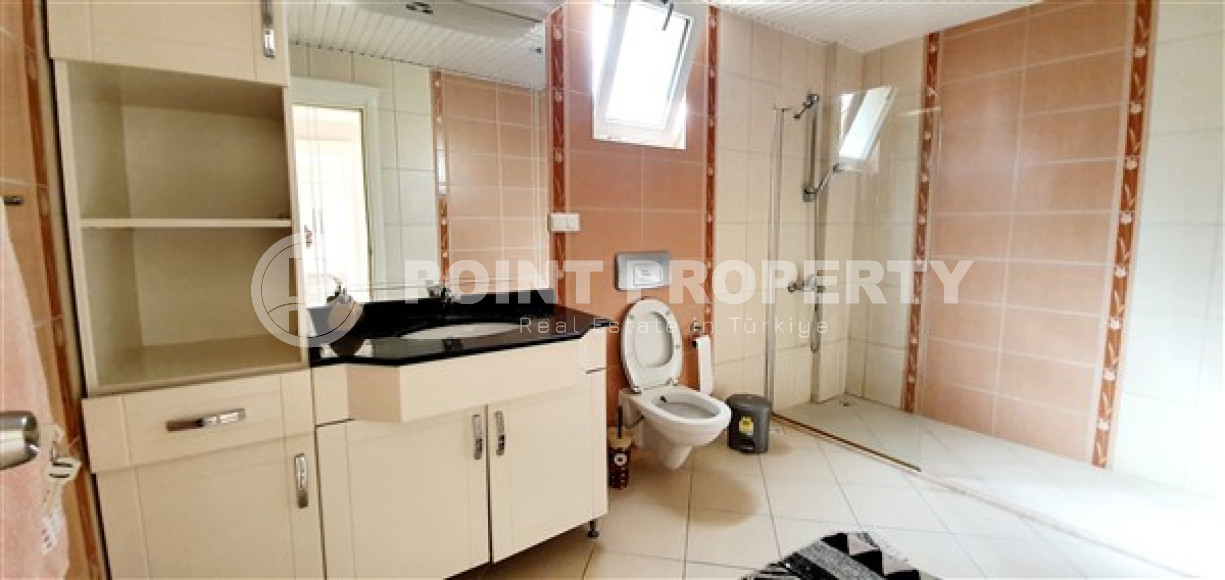 Комфортабельная, двухэтажная вилла 4+1 с личным бассейном, площадью 275 м2 с прилегающей территорией 400 м2, в районе Бекташ, Алания-id-2359-фото-10