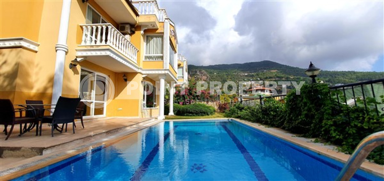 Комфортабельная, двухэтажная вилла 4+1 с личным бассейном, площадью 275 м2 с прилегающей территорией 400 м2, в районе Бекташ, Алания-id-2359-фото-18