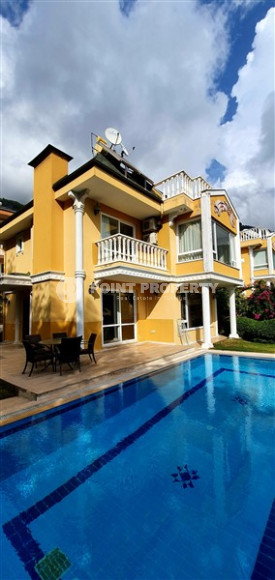 Комфортабельная, двухэтажная вилла 4+1 с личным бассейном, площадью 275 м2 с прилегающей территорией 400 м2, в районе Бекташ, Алания-id-2359-фото-20