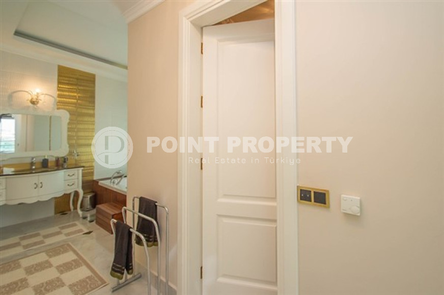 Elite five-room penthouse, 315m², on the first coastline in Oba, Alanya-id-2375-photo-17