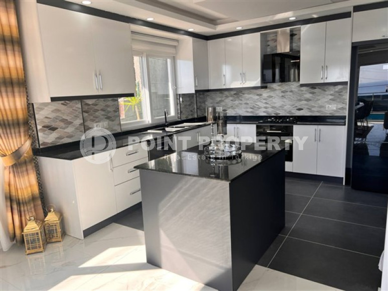 Роскошная, двухэтажная вилла 3+1, площадью 200 м2 с потрясающими видами на море, район Динек, Алания-id-2387-фото-4